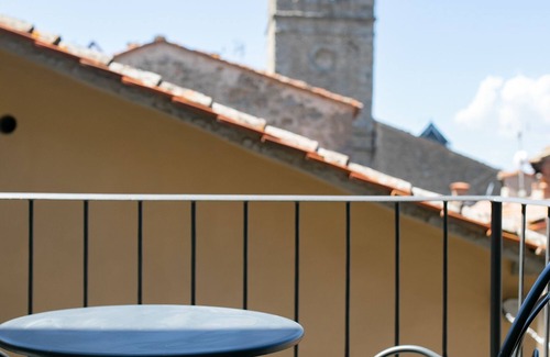 Cortona Old Town Apartment | Prestigious apartment with panoramic terrace, located in the center of Cortona.
