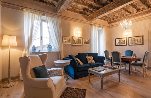 Cortona Old Town Apartment | Prestigious apartment with panoramic terrace, located in the center of Cortona.