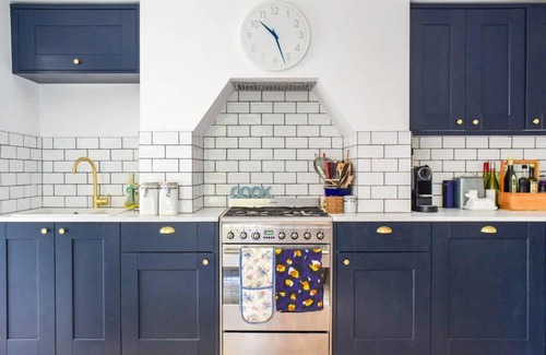 Brixton Hill Apartment | Pretty Brixton 1 Bedroom Flat With Garden