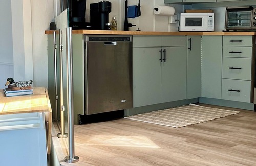 Georgian Bay Cottage | Pretty Cottage - newly renovated cottage on Six Mile Lake - Great swimming