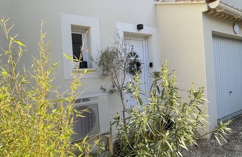 Entraigues-sur-la-Sorgue House | Pretty house with garden - Le Clos Du Moulin 2