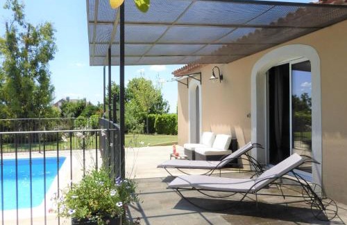 L'Isle-sur-la-Sorgue House | Pretty holiday home with shared pool, L'Isle-sur-la-Sorgue