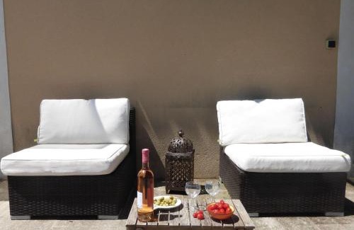 L'Isle-sur-la-Sorgue House | Pretty holiday home with shared pool, L'Isle-sur-la-Sorgue