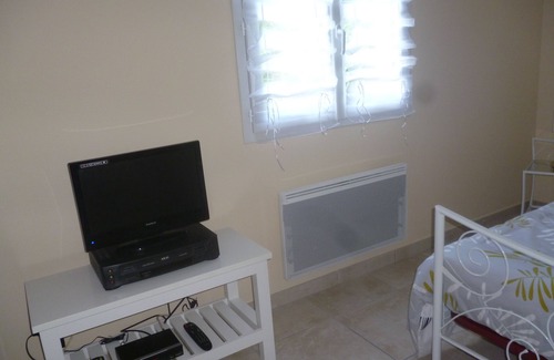 Taussat House | Pretty independent bedroom