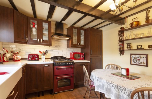 Bingham Cottage | Pretty Period Cottage in small Market town of Bingham, Nottingham area