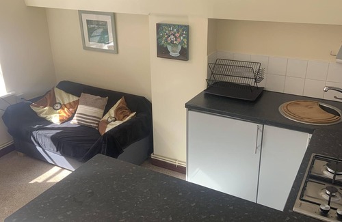 Cowbridge House | Pretty stone cottage near the village of Pendoylan