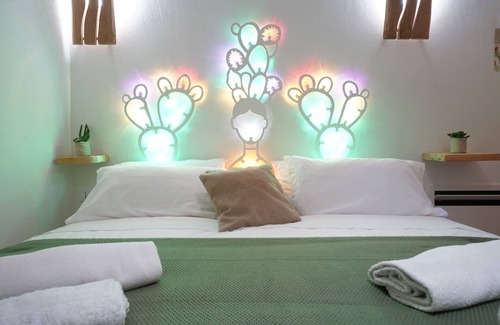 Pulsano Bed & Breakfast | Prickly pear shovel room a symbol of wealth and prosperity