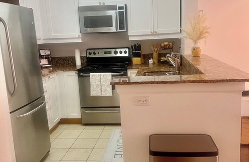 University City Condo | Prime location, 5 minutes to the Beach, UCSD, Hospitals, UTC Mall