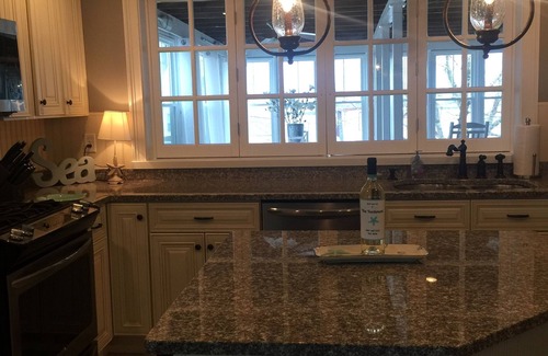 York Beach House | Prime Location, Sleeps 19 with Stunning Views. Ask about annex with +6 guests.