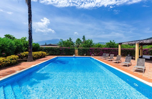 Trappitello Villa | Princely charme Relais-Taormina-spectacular garden-2 pools-Etna view-beach 2 kms