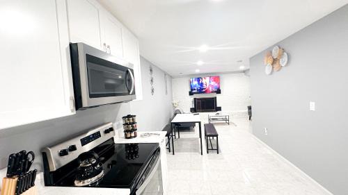 Landover House | Pristine by DC, FEDEX Stadium &UMC center to DMV Metro Area