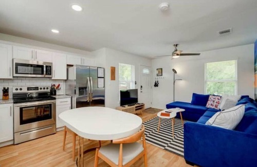 Chestnut House | Pristine, Private, Central, Cozy, Fully-Equipped!