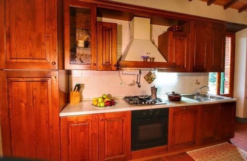 Civitella in Val di Chiana Villa | Private Villa with private pool, hot tub, WIFI, TV, pets allowed, panoramic view, close to Arezzo