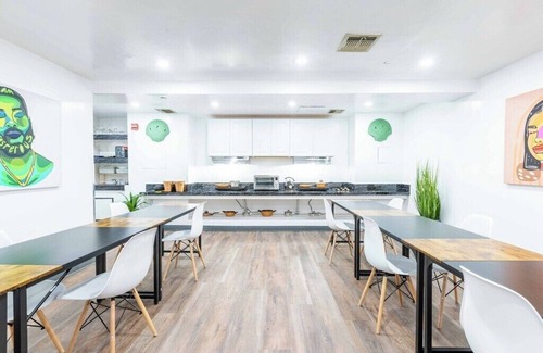 Midtown Apartment | Private 2BR at the Mansfield