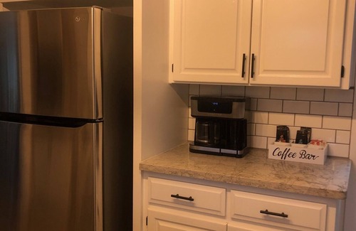 Belton House | Private 3 Acre Retreat. Sleeps 8. Minutes from downtown and Belton Lake!