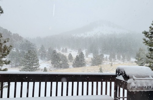 Silver Cliff House | Private 3BD Home with Beautiful Mountain Views on 3 Acres - Foosball, Smart TV