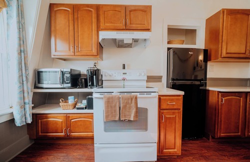 North Adams House | Private 3rd Floor of Beautiful Historic Home with Balcony - Walk to Mass MoCa