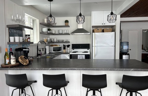 Dunchurch Cottage | Private, 4 season lakehouse with incredible views!