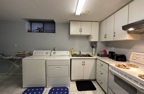 Central Erin Mills House | PRIVATE 5* APARTMENT WITH 1 FREE PARKING - FULLY FURNISHED