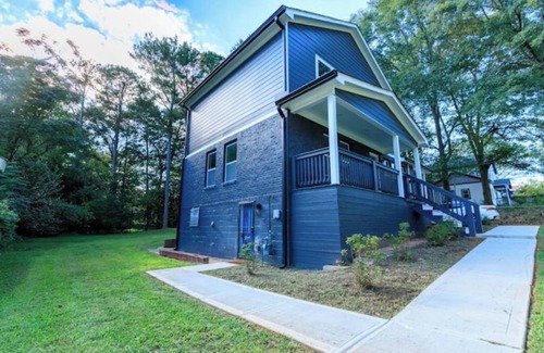 Belvedere Park House | Private and Cozy Guest-suite Near Downtown!