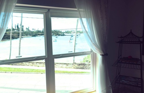 Somerset Village Apartment | Private and Dreamy.Balcony, Wine, Sunset, Upstairs with its own entrance!