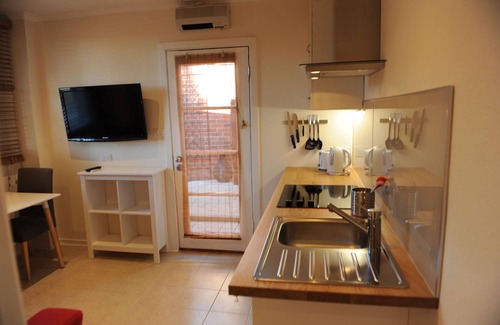 Patterson Lakes Apartment | Private Apartment with lake + beach accsess, WIFI & Aircon