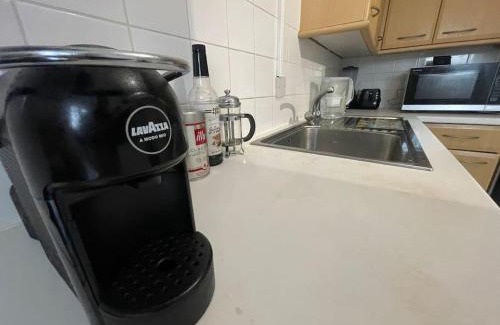 Waltham Cross Apartment | Private apt close to train station