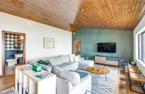 Baxter House | Private Beach and Dock White Sand Lake Retreat!