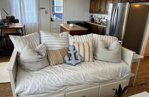 Point Lookout Cottage | Private Beach Front Getaway at The Sunshine Beach Cottage.