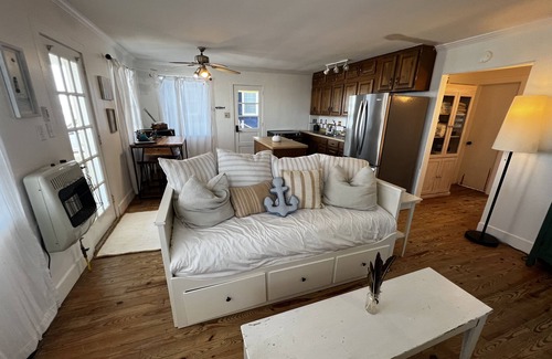 Point Lookout Cottage | Private Beach Front Getaway at The Sunshine Beach Cottage.