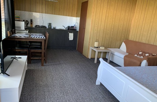 Morphett Vale Apartment | Private calm Flat