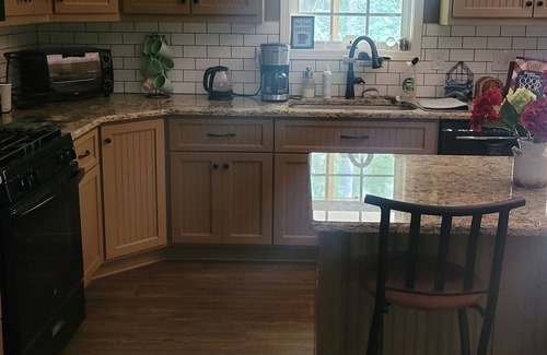 Edgemoor House | Private Catawba Home 4 bedrooms 2 bathrooms near the Lake, River, and Carowinds.