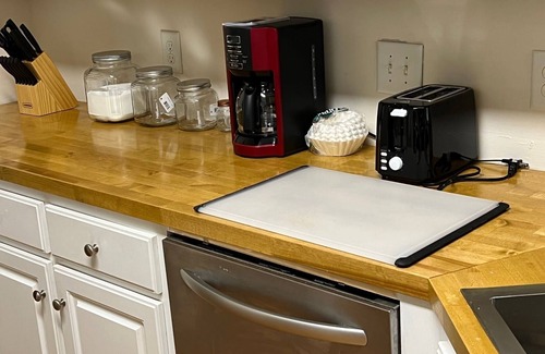 Mebane House | Private country setting cul-de-Sac near the city