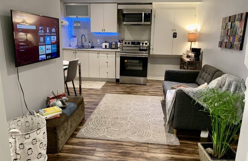 Ajax House | Private Cozy 1 Bedroom Apartment! Dedicated Wok Desk and Free Parking.