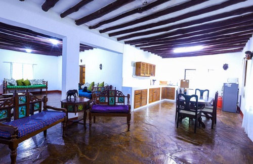 Diani Beach Villa | Private cozy villa 10 min to the beach!
