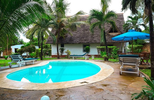 Diani Beach Villa | Private cozy villa 10 min to the beach!