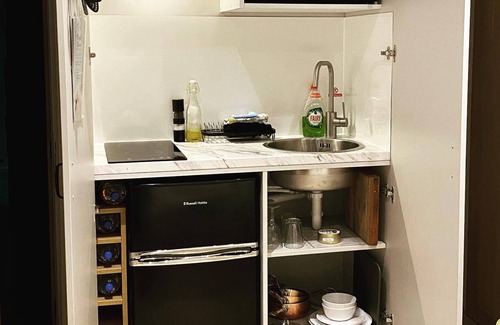 Alvechurch Apartment | Private Entry Double bedroom with beautiful views!