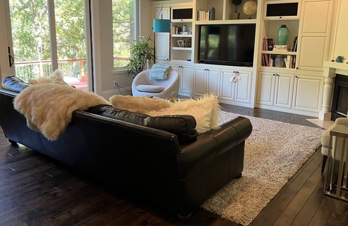 Lucas Valley-Marinwood House | Private Estate, family friendly, close to wine country, ocean, SF, hiking!