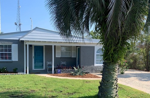 Thomas Drive House | Private Family sized Beach House! Short drive to the white sand beaches!