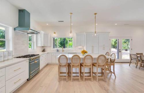 Vineburg House | Private Farmhouse on 4 acres w Pool Hot Tub