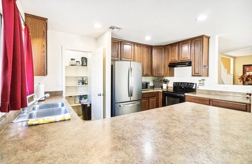 Oasis at Magic Ranch House | Private Florence Getaway 15 Minutes to Historic Downtown!