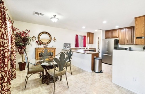 Oasis at Magic Ranch House | Private Florence Getaway 15 Minutes to Historic Downtown!