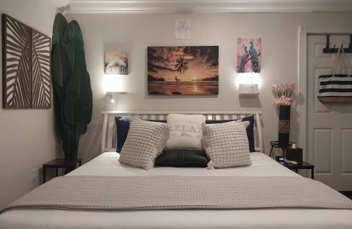 Leeward Settlement House | Private Guest House 2 bedrooms & 2 baths near Grace Bay Beach & Long Bay Beach.