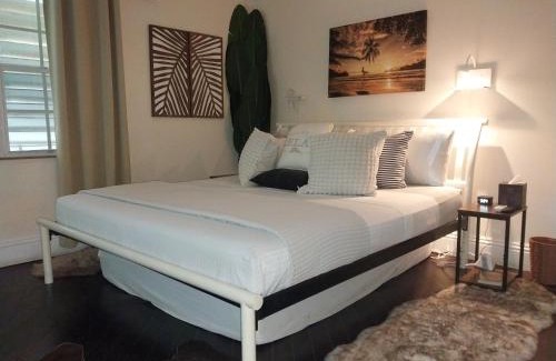 Leeward Settlement House | Private Guest House 2 bedrooms & 2 baths near Grace Bay Beach & Long Bay Beach.