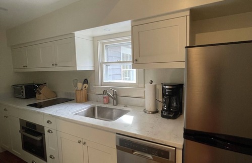 South of Broad Apartment | Private Historic 1770 Carriage House Located South Of Broad