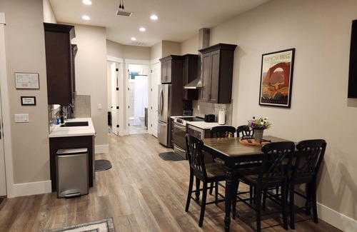 Hurricane House | Private Home-2 Bed/2 Bath -HOT TUB/Near Zion NP