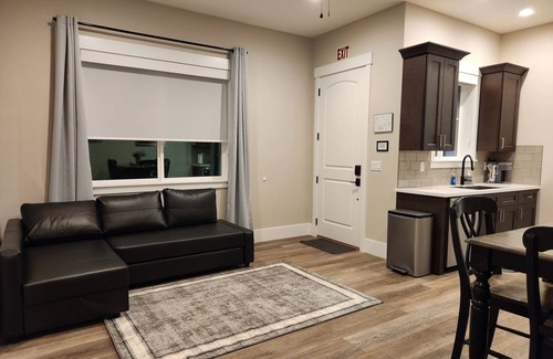 Hurricane House | Private Home-2 Bed/2 Bath -HOT TUB/Near Zion NP