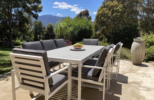 Tawonga South House | Private home on large block with gorges mountain views