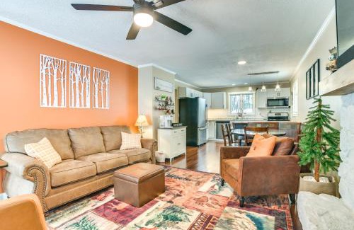 Michaywe House | Private Hot Tub and Deck Gaylord Family Home!