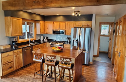 Summit Cove House | Private hot tub, Trails, Deck, Incredible views !